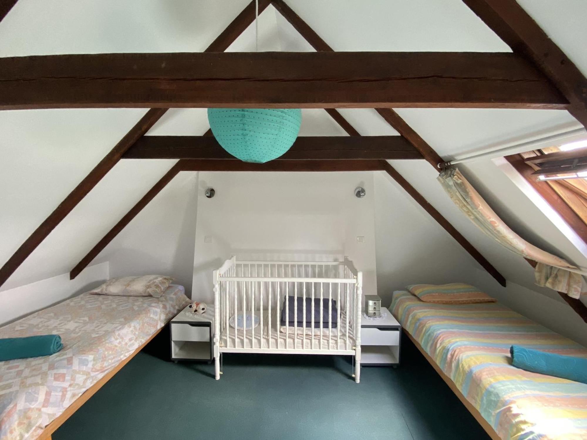Sue'S Cottages Pleuven Bagian luar foto