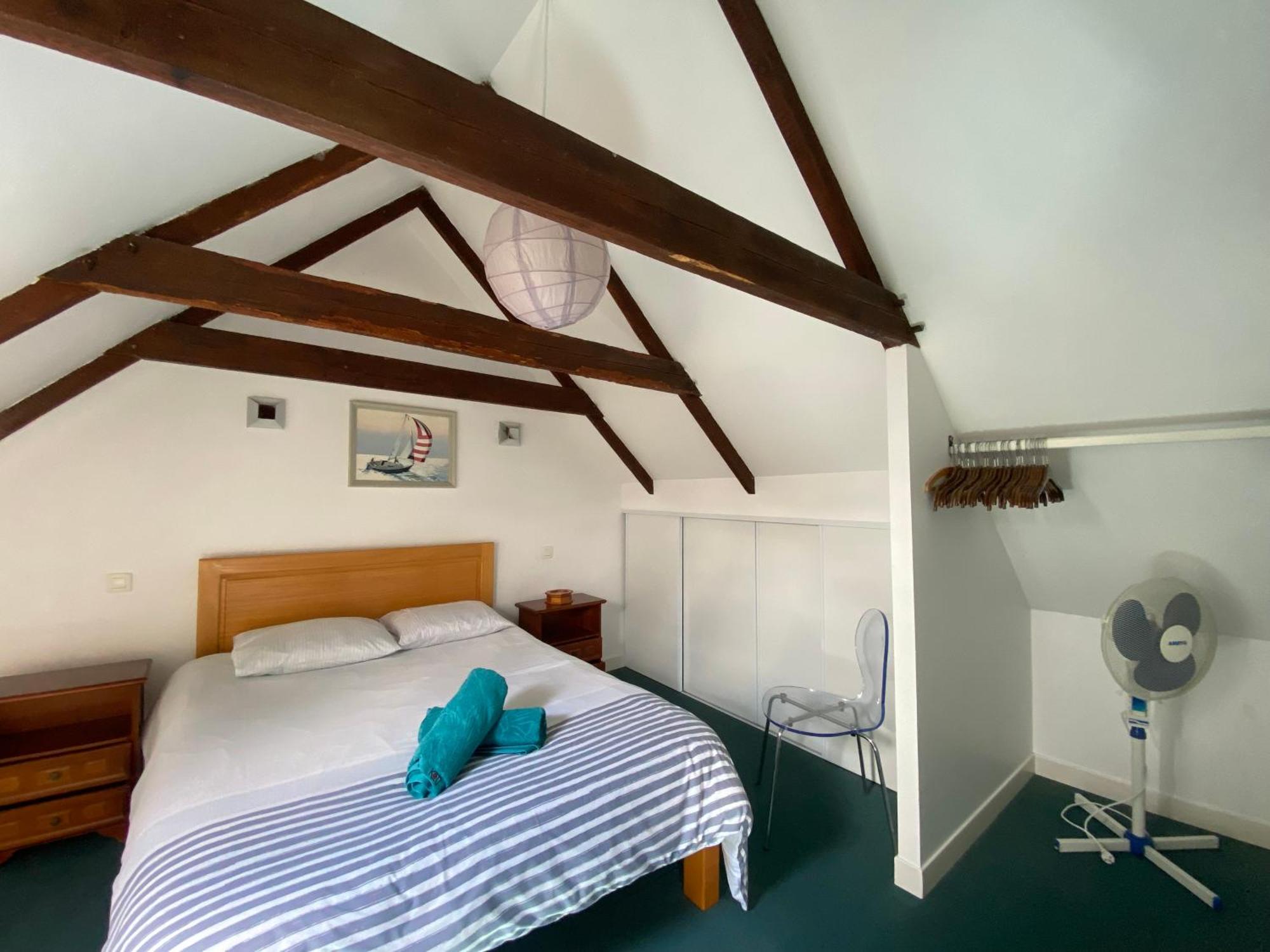 Sue'S Cottages Pleuven Bagian luar foto