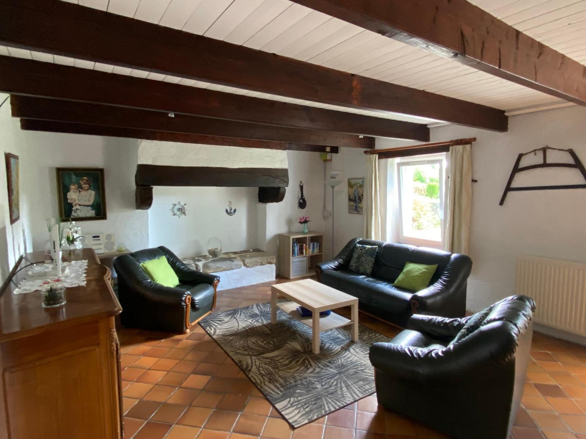 Sue'S Cottages Pleuven Bagian luar foto