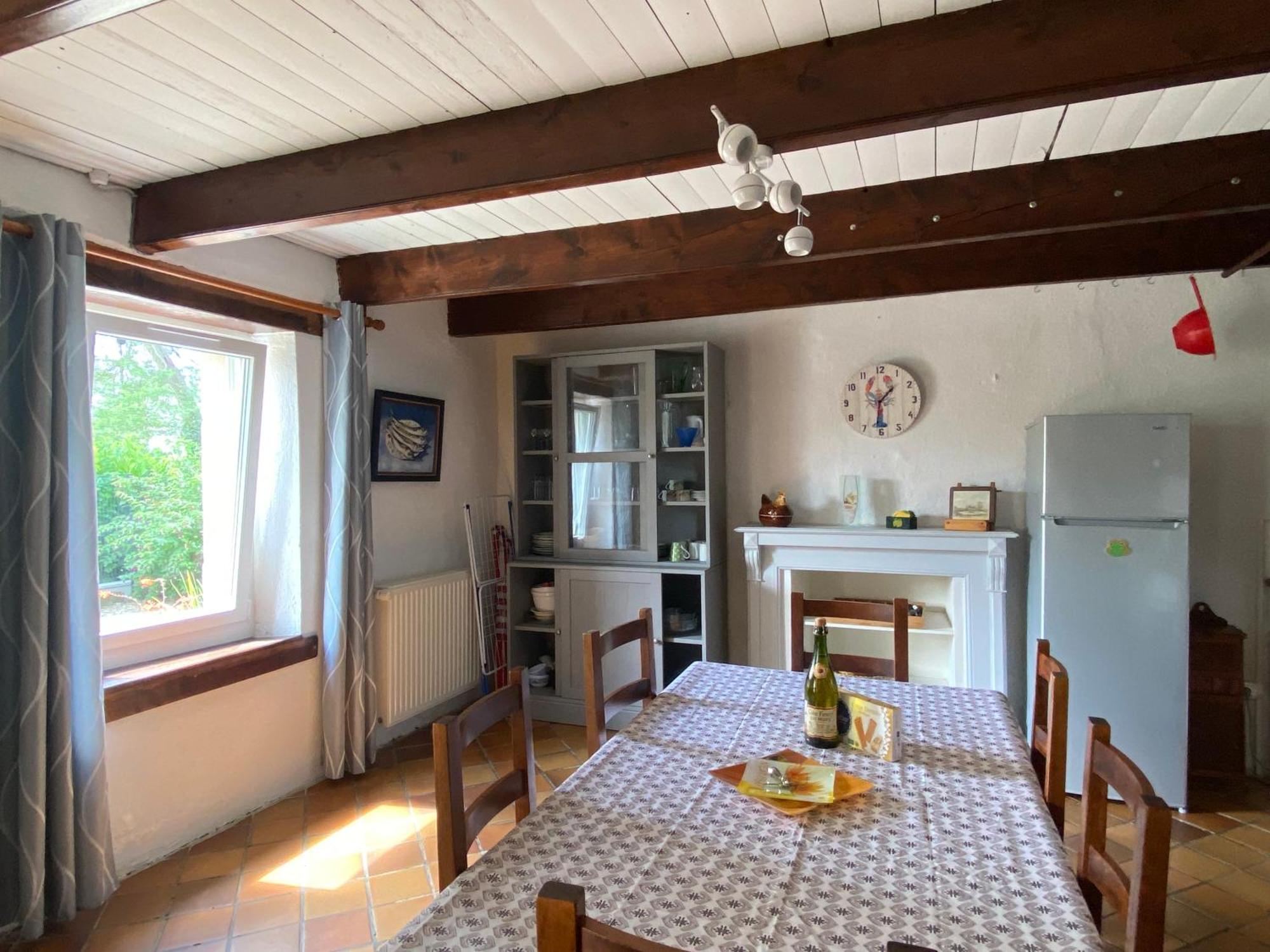 Sue'S Cottages Pleuven Bagian luar foto