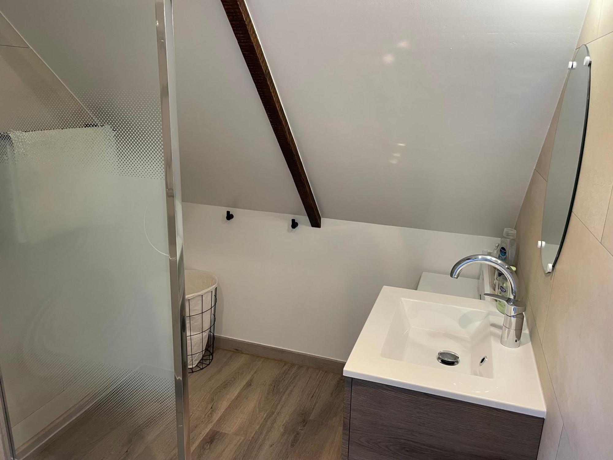 Sue'S Cottages Pleuven Bagian luar foto